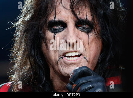 Le Wacken, Allemagne. 06Th Aug 2013. Chanteur de rock américain Alice Cooper effectue à la 24e le Wacken Open Air Festival, au Wacken, Allemagne, 03 août 2013. Le heavy metal festival se déroulera du 01 au 03 août. Photo : Axel Heimken/dpa/Alamy Live News Banque D'Images