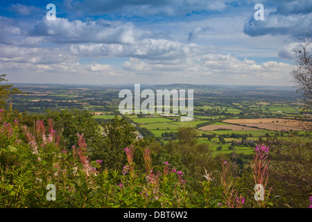 À l'Est, vers la région des Cotswolds de Jubilee Hill dans les collines de Malvern, Worcestershire, Angleterre, RU Banque D'Images