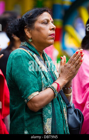 Leicester, UK, 4 août 2013. Un galet de Hare Krishna Rathayatra pendant le festival de rue dans le centre-ville de Leicester. Trois chars de 40 pieds ont été tirés à travers la ville, accompagnés par la danse et la musique. Rathayatra est un festival vieux de 5000 ans originaires de Catherine Berdonneau Puri en Inde. Credit : Graham Wilson/Alamy Live News Banque D'Images