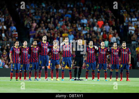 Barcelone, Espagne. © D. 2 Août, 2013. Groupe de l'équipe de Barcelone (Barcelona) Football / Soccer : l'équipe de Barcelone (groupe L-R) Xavi, Lionel Messi, Daniel Alves, Gerard Pique, Alexis Sanchez, Sergio Busquets, Victor Valdes, Javier Mascherano, Andres Iniesta, Pedro Rodriguez, Jordi Alba, avant le trophée Joan Gamper betweena match FC Barcelone 8-0 FC Santos au Camp Nou à Barcelone, Espagne. Credit : D .Nakashima/AFLO/Alamy Live News Banque D'Images