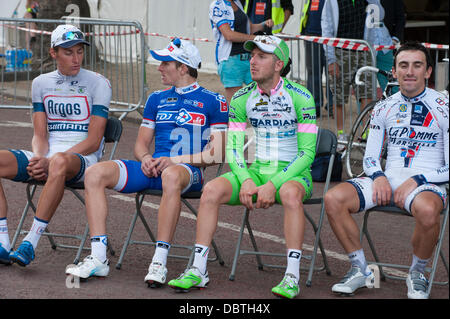 4.08.2013. Le Mall, Londres, Royaume-Uni. Cycliste français Arnaud Demare célèbre sa victoire de la London Surrey Classic pro race avec Sacha Modolo et Yannick Martinez deuxième et troisième placé Banque D'Images