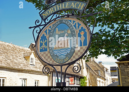 Northleach signe ville, Place du marché, Northleach, Cotswolds, Gloucestershire, Angleterre, Royaume-Uni Banque D'Images