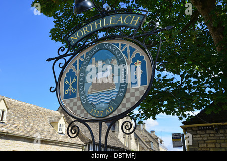 Northleach signe ville, Place du marché, Northleach, Cotswolds, Gloucestershire, Angleterre, Royaume-Uni Banque D'Images