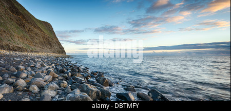 Les falaises escarpées à Kimmeridge Bay sur la côte jurassique du Dorset Banque D'Images