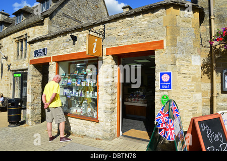 Bureau d'information touristique, High Street, Burford, Cotswolds, Oxfordshire, Angleterre, Royaume-Uni Banque D'Images