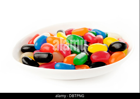 Jelly Beans dans un bol sur fond blanc Banque D'Images