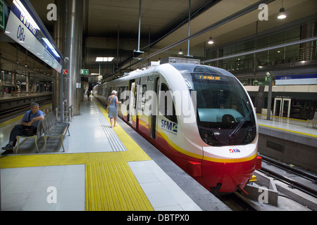 Train de banlieue à la gare intermodale Estacio à Palma Majorque partie du transport de les Illes Balears Réseau ferroviaire Banque D'Images