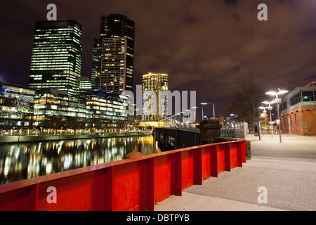 Toits de Melbourne comme vu à la tombée de la Queens Bridge près de Southbank à Melbourne, Victoria, Australie Banque D'Images