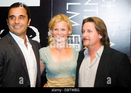 David Alexanian, Sonja Magdevski et Emilio Estevez Le 47e Festival International du Film de Chicago rend hommage à Martin Sheen avec le prix de réalisation de Carrière Chicago, Illinois - 19.08.11 Banque D'Images