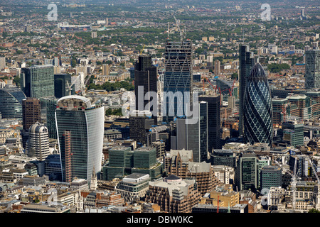 Photographie aérienne des tours dans la City de Londres. Y compris le Gherkin, Le Walkie Talkie et la râpe à fromage Banque D'Images