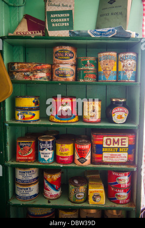 Vieille nourriture conserve dans le Port Lockroy research station, l'Antarctique, régions polaires Banque D'Images