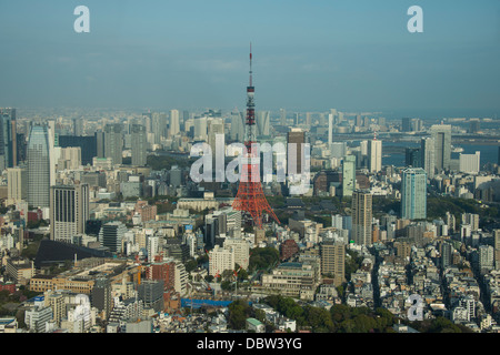 Vue sur Tokyo avec la Tour de Tokyo, de la tour Mori, Roppongi Hills, Tokyo, Japon, Asie Banque D'Images