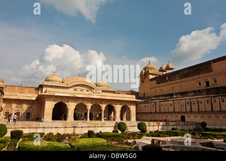 Vue sur le miroir Palace Fort Amer amer dans le Rajasthan en Inde Banque D'Images