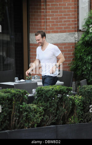 James Van Der Beek, sa femme et sa fille Kimberly Olivia dehors et environ dans la région de Toronto Toronto, Canada - 28.08.11 Banque D'Images