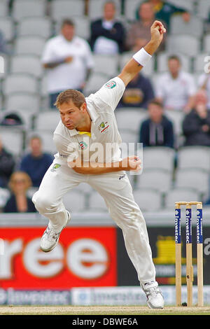 Manchester, UK. Le 05 août, 2013. Ryan Harris bowling pendant cinq jours de l'Investec Cendres 4e test match à Old Trafford Cricket Ground, le 05 août, 2013 à Londres, en Angleterre. Credit : Mitchell Gunn/ESPA/Alamy Live News Banque D'Images