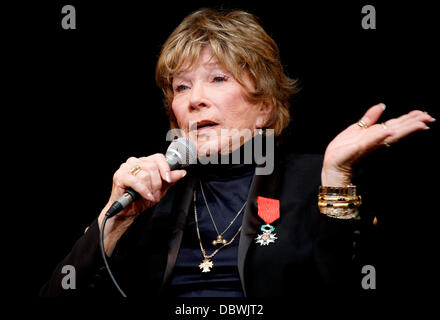 Shirley MacLaine à la cinémathèque de Paris Bercy où elle a reçu la Légion d'Honneur par Frédéric Mitterrand, le ministre de la culture Paris, France - 05.09.11 Banque D'Images