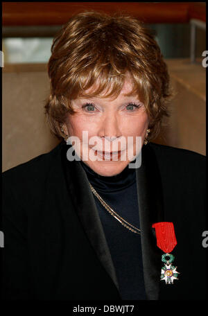 Shirley MacLaine à la cinémathèque de Paris Bercy où elle a reçu la Légion d'Honneur par Frédéric Mitterrand, le ministre de la culture Paris, France - 05.09.11 Banque D'Images
