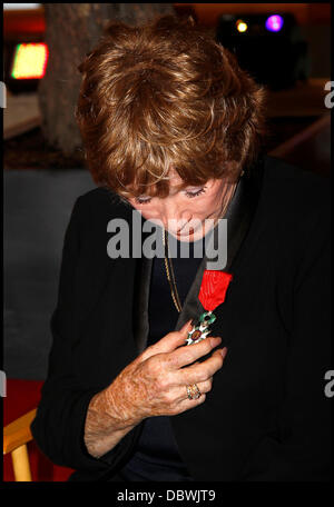 Shirley MacLaine à la cinémathèque de Paris Bercy où elle a reçu la Légion d'Honneur par Frédéric Mitterrand, le ministre de la culture Paris, France - 05.09.11 Banque D'Images