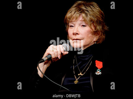 Shirley MacLaine à la cinémathèque de Paris Bercy où elle a reçu la Légion d'Honneur par Frédéric Mitterrand, le ministre de la culture Paris, France - 05.09.11 Banque D'Images