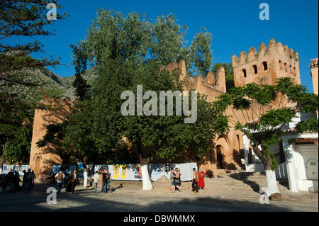 La Kasbah (Al Kasaba) tour . Chefchaouen, région du Rif. Le Maroc.L'Afrique du Nord. Banque D'Images