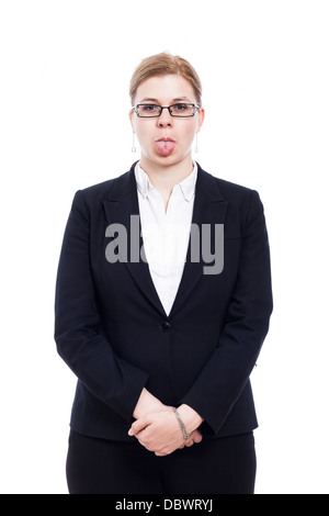 Portrait of businesswoman sticking out tongue, isolé sur fond blanc. Banque D'Images