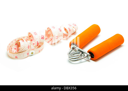 Poignée à ressort et fortifiant Exerciser ruban de mesure isoler sur fond blanc. Banque D'Images