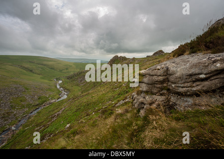 L'été orageux ciel de Tavy Cleave, Dartmoor National Park Devon Uk Banque D'Images