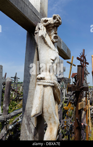 Croix de la montagne près de Vilnius, Lituanie Banque D'Images