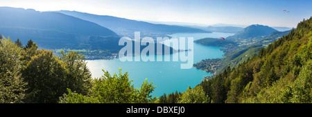 Vue panoramique sur le lac d'Annecy depuis le Col du Mollendruz Banque D'Images