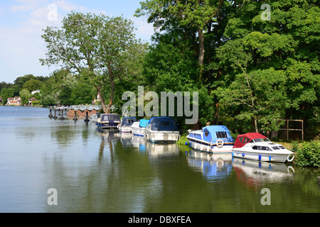 Tamise à Streatley, Berkshire, Angleterre, Royaume-Uni Banque D'Images