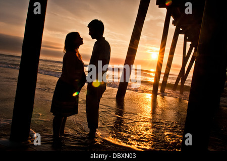 La grossesse et la maternité des photos sur la plage au lever du soleil, Virginia Beach, Virginie. Banque D'Images