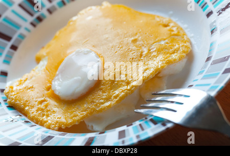 Oeufs rôti original avec centre blanc et base jaune Banque D'Images