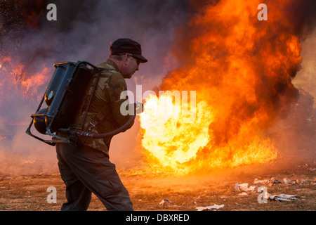 Un lance-flammes à la poignée Creek Machine Gun Shoot. Banque D'Images