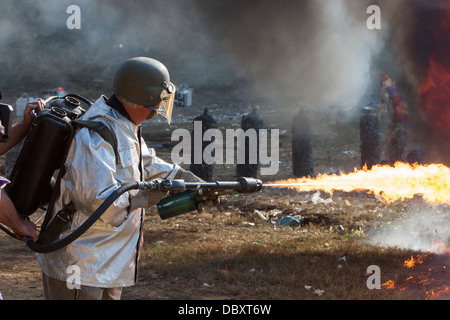 Un lance-flammes à la poignée Creek Machine Gun Shoot. Banque D'Images