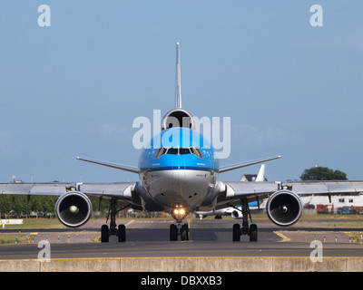 PH-KCB KLM Royal Dutch Airlines McDonnell Douglas MD-11 - Le CN 48556 taxiing 19juillet2013 01 Banque D'Images