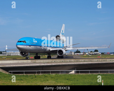 PH-KCB KLM Royal Dutch Airlines McDonnell Douglas MD-11 - Le CN 48556 taxiing 19juillet2013 04 Banque D'Images