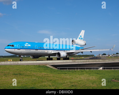 PH-KCB KLM Royal Dutch Airlines McDonnell Douglas MD-11 - Le CN 48556 taxiing 19juillet2013 05 Banque D'Images