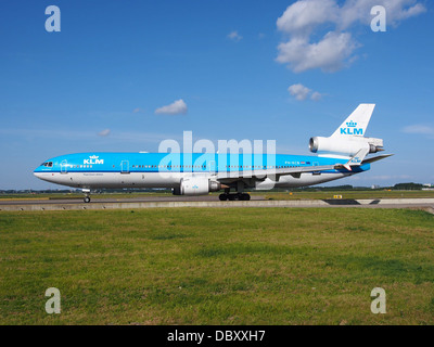 PH-KCB KLM Royal Dutch Airlines McDonnell Douglas MD-11 - Le CN 48556 taxiing 19juillet2013 08 Banque D'Images