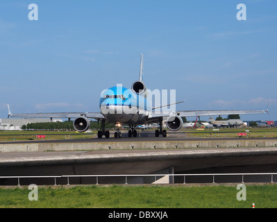 PH-KCB KLM Royal Dutch Airlines McDonnell Douglas MD-11 - Le CN 48556 taxiing 19juillet2013 02 Banque D'Images