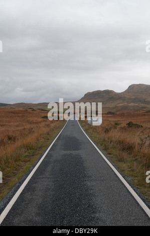 Une route près de ardnamurchan, highlands, Ecosse, Royaume-Uni. Banque D'Images