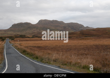 Une route près de ardnamurchan, highlands, Ecosse, Royaume-Uni. Banque D'Images