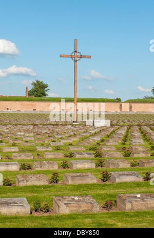 Cimetière juif en face de la petite forteresse, le Mémorial de Terezin, en République Tchèque Banque D'Images