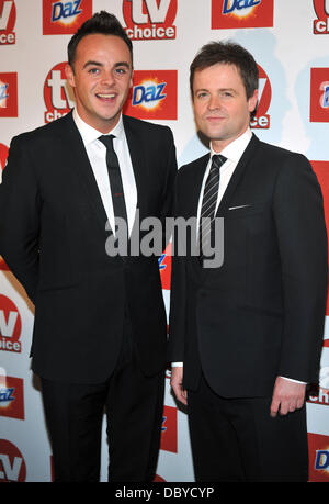 Anthony McPartlin et Declan Donnely TVChoice Awards tenue à l'Hôtel Savoy. Londres, Angleterre - 13.09.11 Banque D'Images