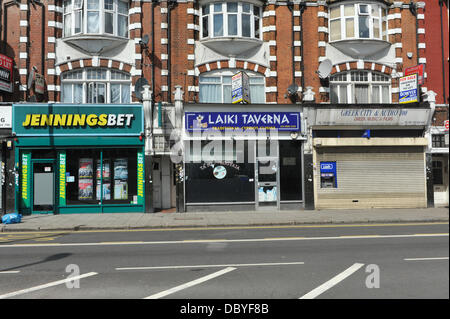 Green Lanes, London, UK. 6 août 2013. Boutiques vides sur les Green Lanes, Haringey. Il y a 7 000 magasins de Londres vide, coûtant £350m de baisse du chiffre d'affaires. Crédit : Matthieu Chattle/Alamy Live News Banque D'Images