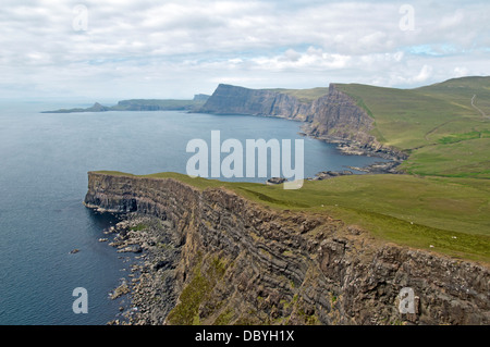 La côte de l'Hoe Duirinish, vers Waterstein Head et Neist Point, Duirinish, Isle of Skye, Scotland, UK Banque D'Images