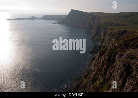 Point Neiss et Waterstein Head Ramasaig de Falaise. Duirinish côte, Isle of Skye, Scotland, UK Banque D'Images