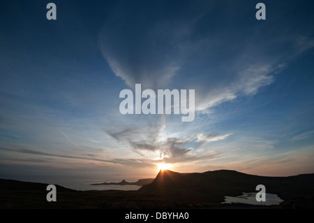 Coucher de soleil sur Waterstein Head et Neiss Point, Duirinish côte, Isle of Skye, Scotland, UK Banque D'Images