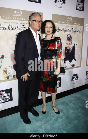 Chris Calkins et Bebe Neuwirth la célébration du 50e anniversaire / Blu-ray de 'Breakfast At Tiffany's' qui s'est tenue à l'Alice Tully Hall - Arrivées. La ville de New York, USA - 15.09.11 Banque D'Images