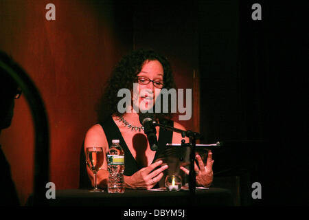 Barbara Walsh chanter sur scène Productions présente 'Scôte à côte par Sondheim', un concert de chansons écrites par Stephen Sondheim avant 1979, tenue à la Laurie Beechman Theatre. La ville de New York, USA - 15.09.11 Banque D'Images