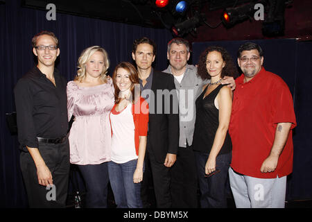 Sally Wilfert, Kate Wetherhead, Paul Anthony Stewart, Richard Biever, Barbara Walsh, Greg Santos chanter sur scène Productions présente 'Scôte à côte par Sondheim', un concert de chansons écrites par Stephen Sondheim avant 1979, tenue à la Laurie Beechman l Banque D'Images